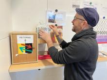 Professional del CAS Girona recarregant el punt PIX