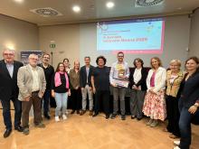 Representants de l'IAS, ICS i patrocinadors amb el projecte guanyador